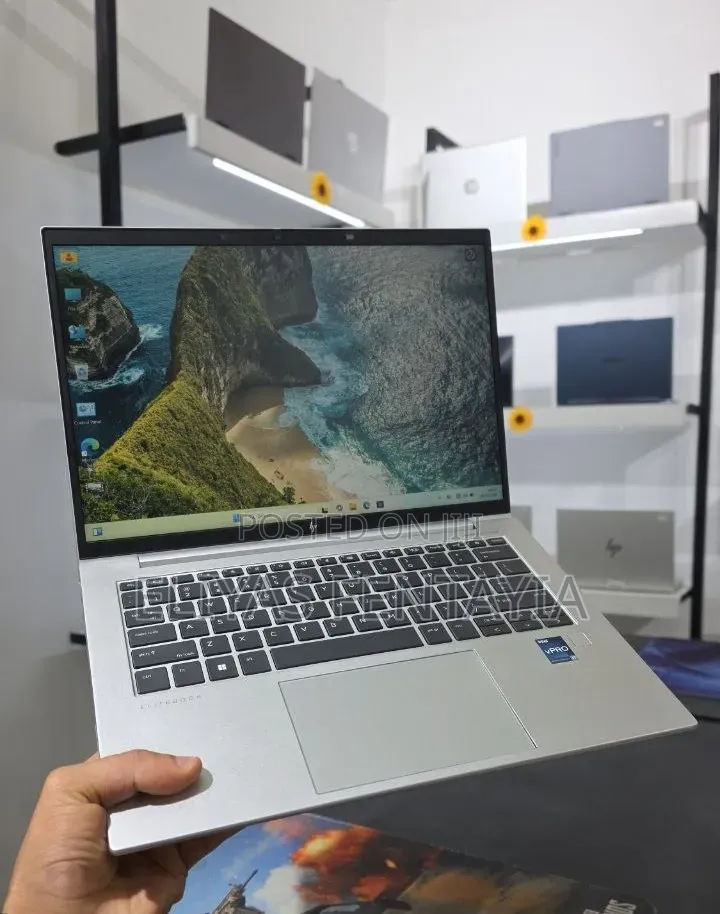 New Laptop HP EliteBook 840 G9 16GB Intel Core i7 SSD 512GB