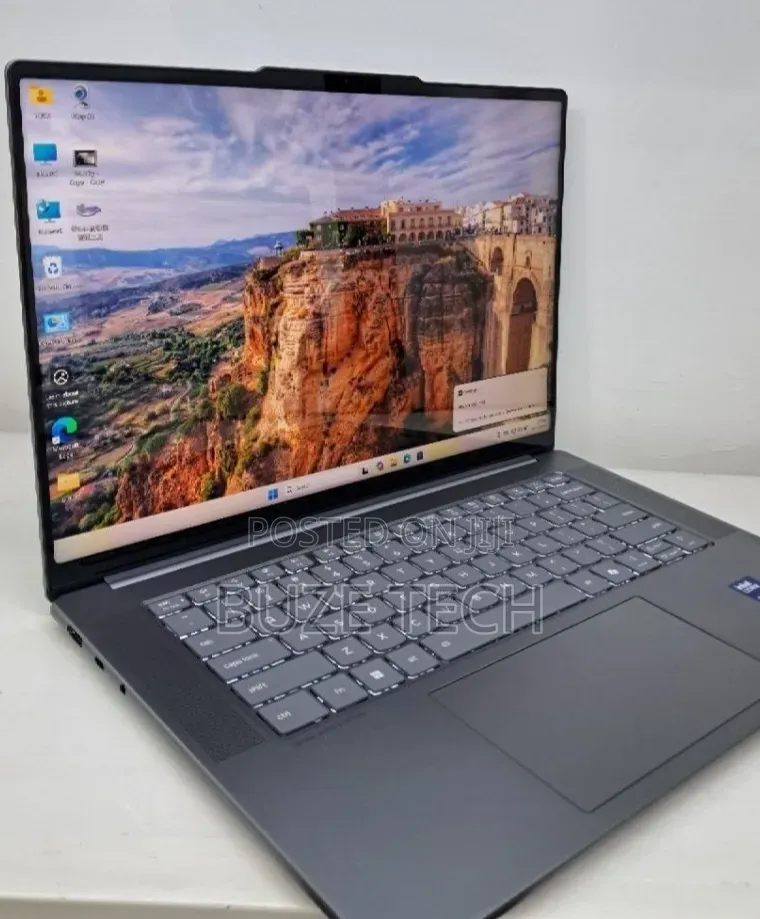 New Laptop Lenovo 32GB Intel Core Ultra 7 SSD 512GB