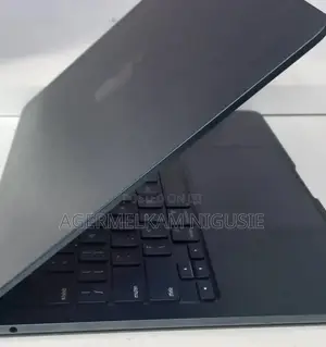 New Laptop Apple MacBook Air 2022 M2 8GB AMD A10 SSD 512GB