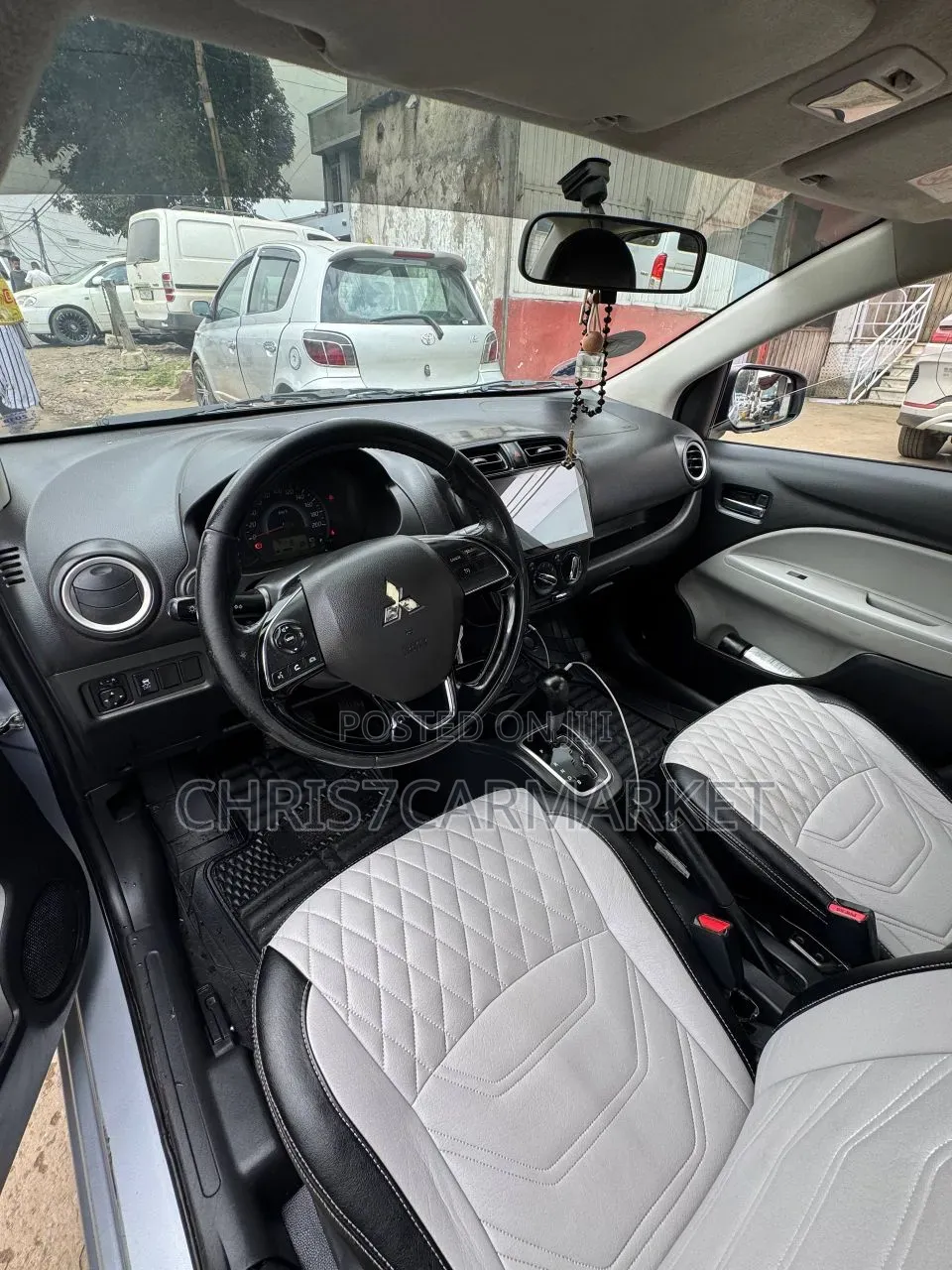Mitsubishi Attrage 2021 Silver