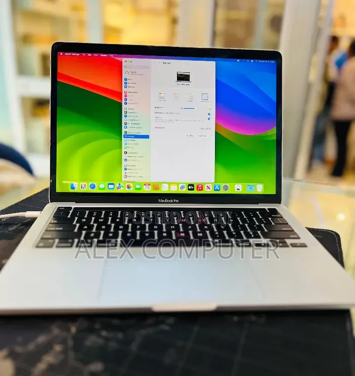 New Laptop Apple MacBook Pro 2020 M1 16GB Apple M1 SSD 256GB