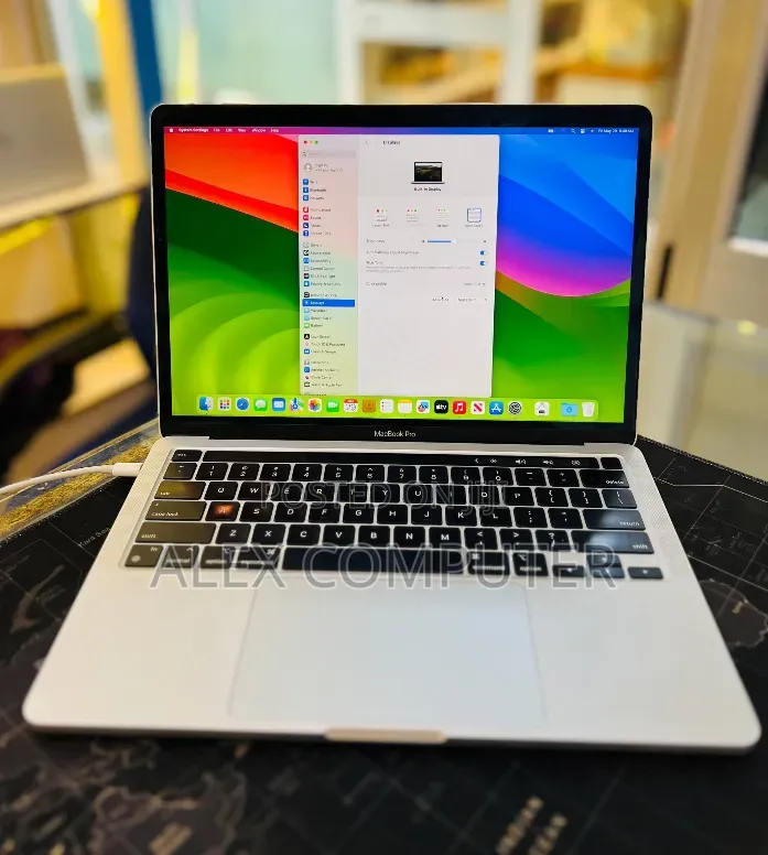 New Laptop Apple MacBook Pro 2020 M1 16GB Apple M1 SSD 256GB