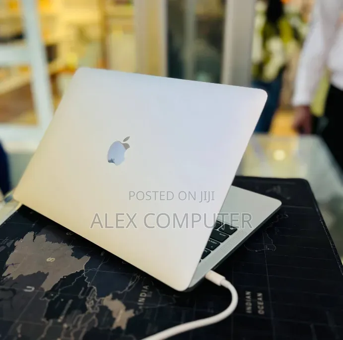 New Laptop Apple MacBook Pro 2020 M1 16GB Apple M1 SSD 256GB