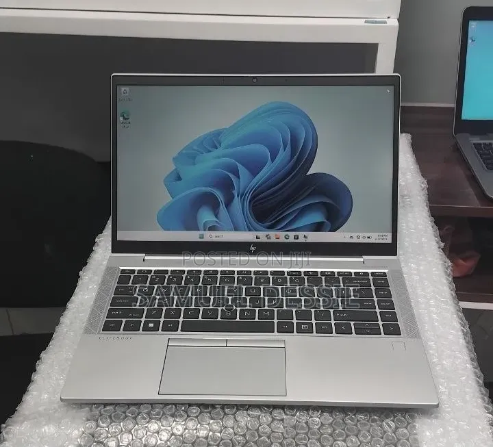 New Laptop HP EliteBook 845 G8 16GB AMD Ryzen 5 SSD 512GB