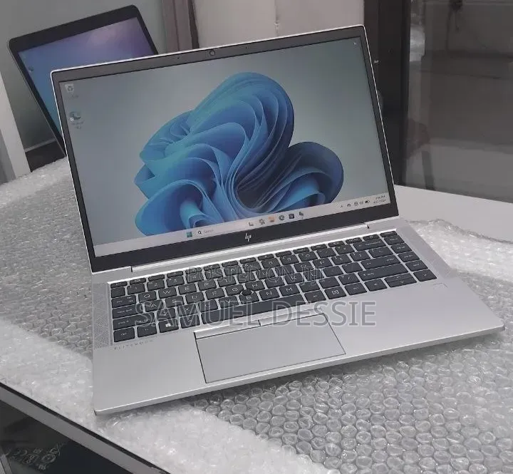 New Laptop HP EliteBook 845 G8 16GB AMD Ryzen 5 SSD 512GB