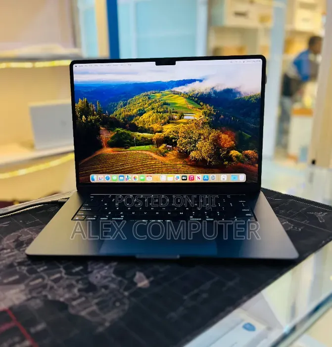 New Laptop Apple MacBook Air 2024 M3 8GB Apple M3 SSD 256GB