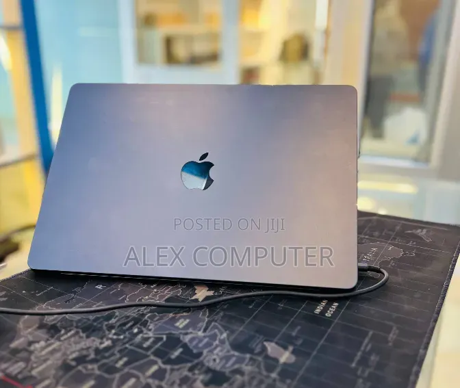 New Laptop Apple MacBook Air 2024 M3 8GB Apple M3 SSD 256GB