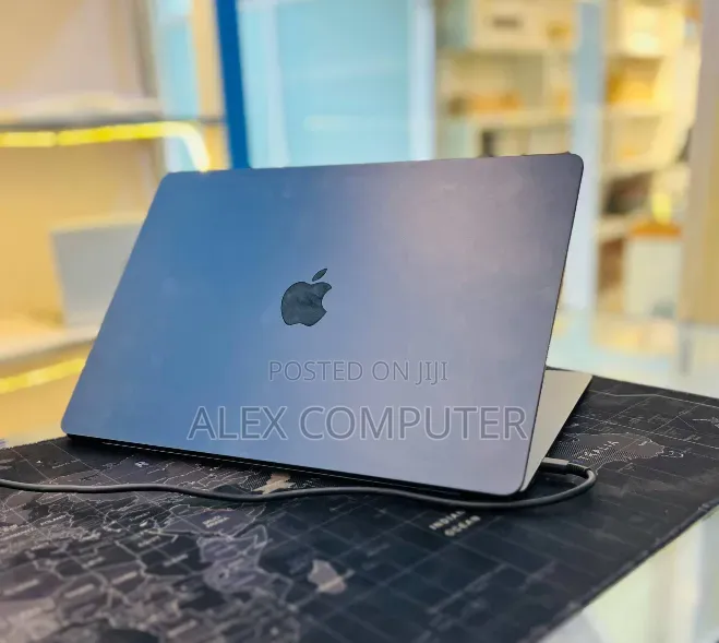 New Laptop Apple MacBook Air 2024 M3 8GB Apple M3 SSD 256GB