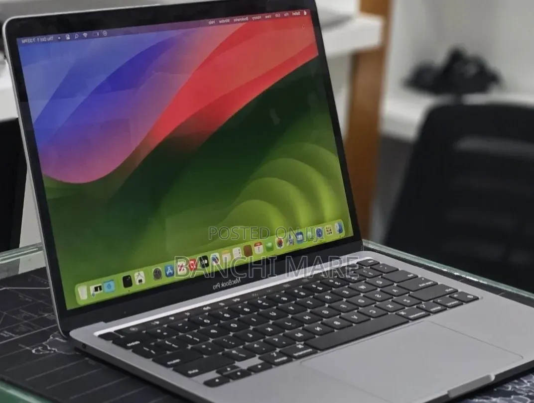 New Laptop Apple MacBook Pro 2020 M1 8GB Apple M1 SSD 512GB