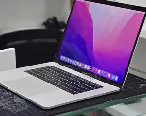 New Laptop Apple MacBook Pro 2017 16GB Intel Core i7 SSD 512GB