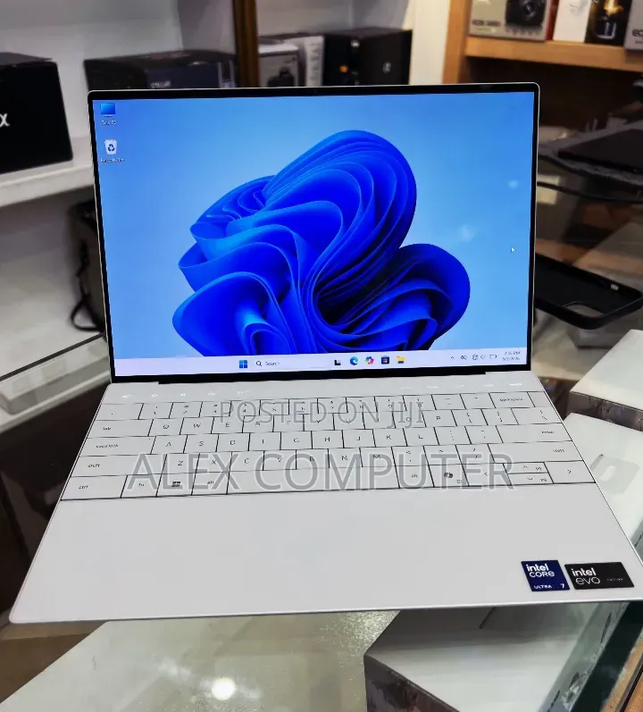 New Laptop Dell XPS 13 16GB Intel Core Ultra 7 SSD 512GB