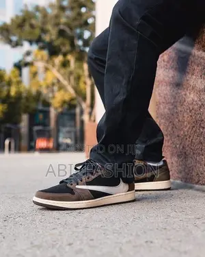 Travis Scott X Air Jordan 1 Low OG ‘Mocha’ Dark Brown