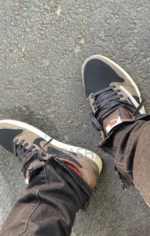 Travis Scott X Air Jordan 1 Low OG ‘Mocha’ Dark Brown