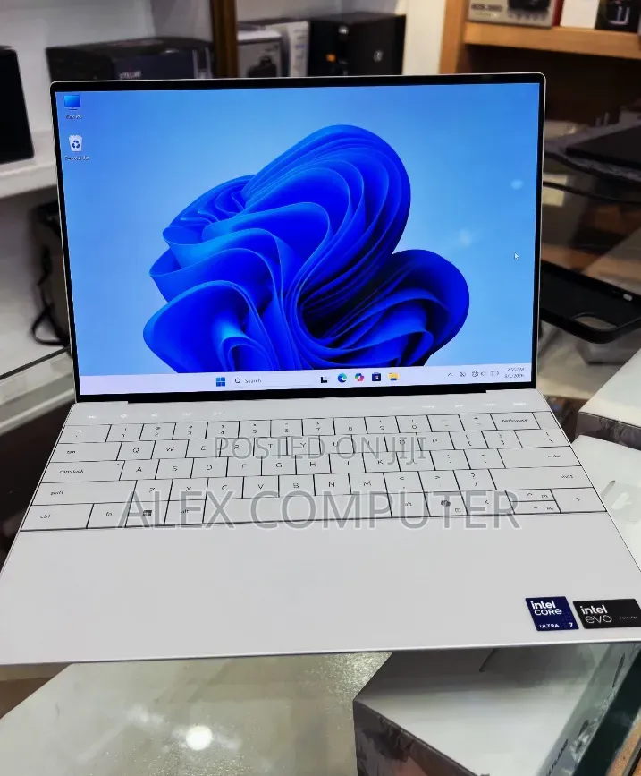 New Laptop Dell XPS 13 16GB Intel Core Ultra 7 SSD 512GB