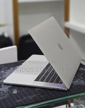 New Laptop Apple MacBook 2017 16GB Intel Core i7 SSD 512GB