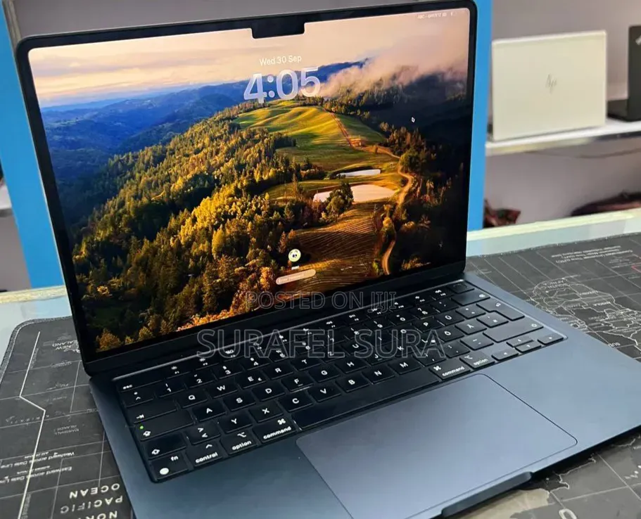 New Laptop Apple MacBook Air 2022 M2 16GB Apple M2 SSD 512GB