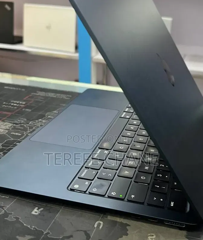 New Laptop Apple MacBook Air 2022 M2 16GB Apple M2 SSD 512GB