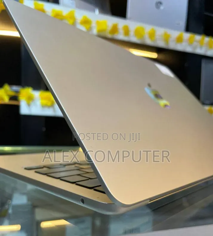 New Laptop Apple MacBook Air 2025 M4 16GB Apple M4 SSD 512GB