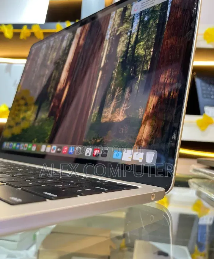 New Laptop Apple MacBook Air 2025 M4 16GB Apple M4 SSD 512GB