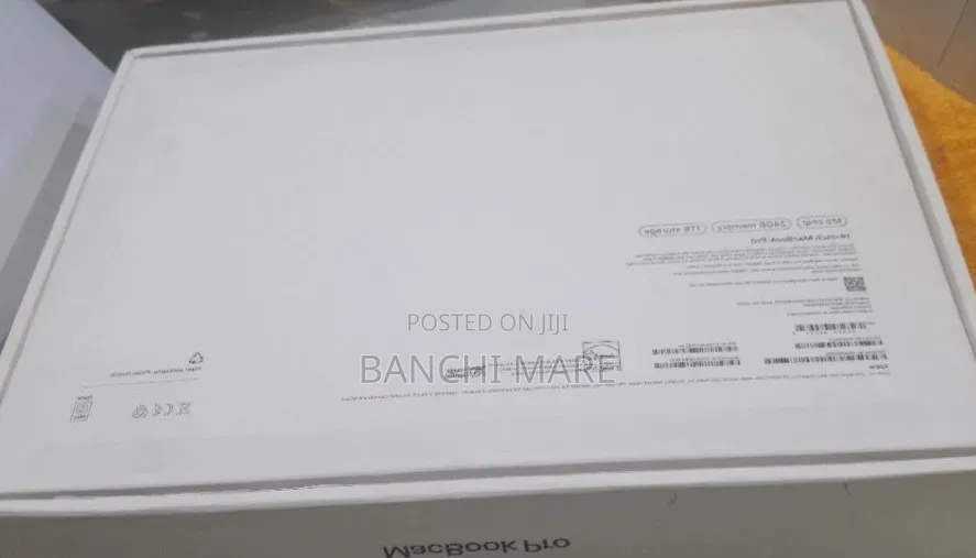 New Laptop Apple MacBook Pro 2025 M5 16GB Apple M5 SSD 512GB