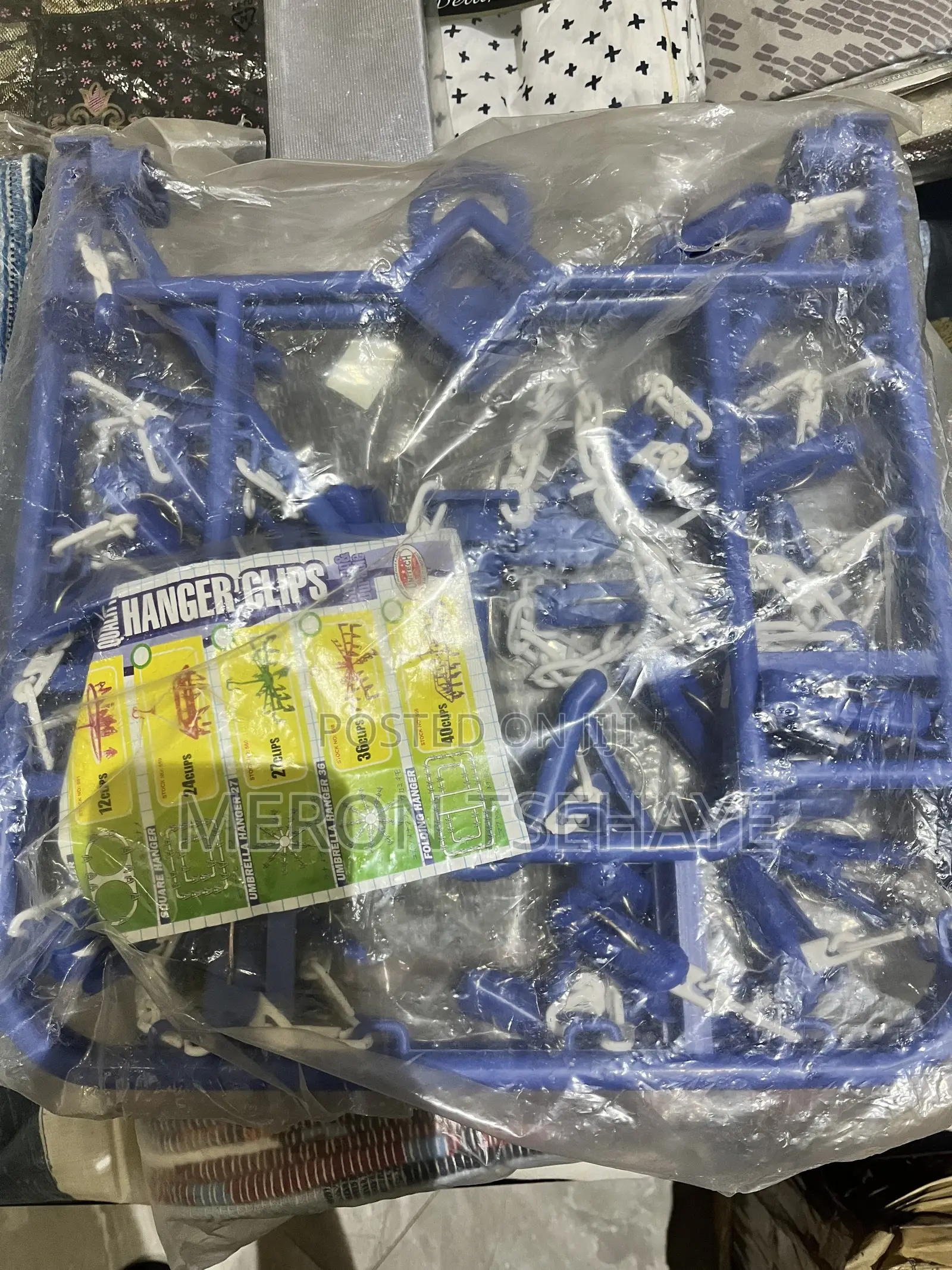 Cloth Hanger With 40 Clips