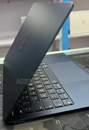 New Laptop Apple MacBook Air 2022 M2 16GB Apple M2 SSD 512GB