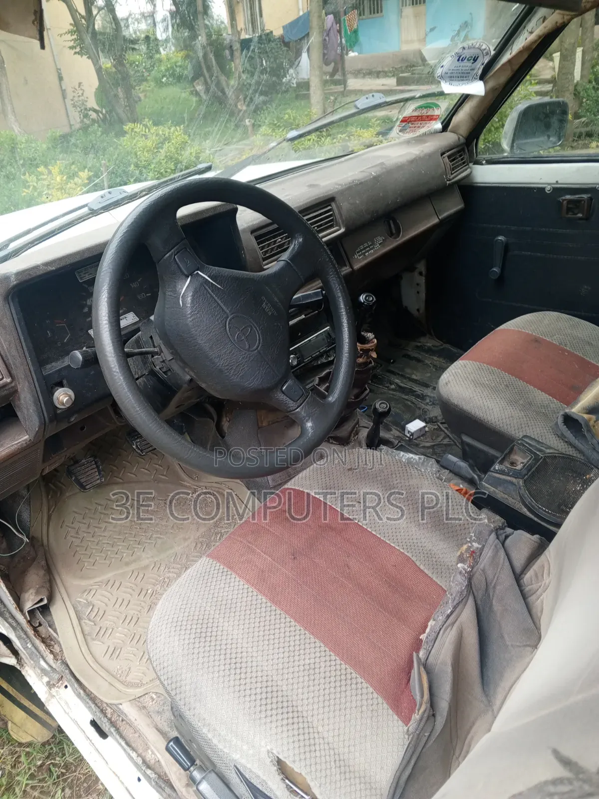 Toyota Hilux 1997 White