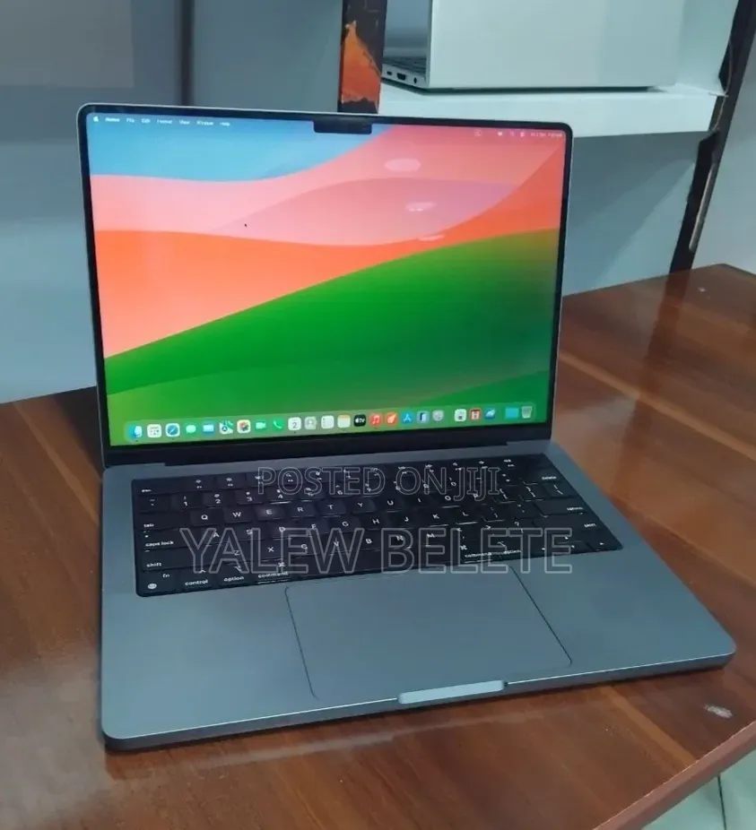 New Laptop Apple MacBook Pro 32GB Apple M1 Pro SSD 512GB