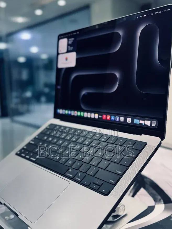 New Laptop Apple MacBook Pro 2021 M1 16GB Apple M1 Pro SSD 512GB