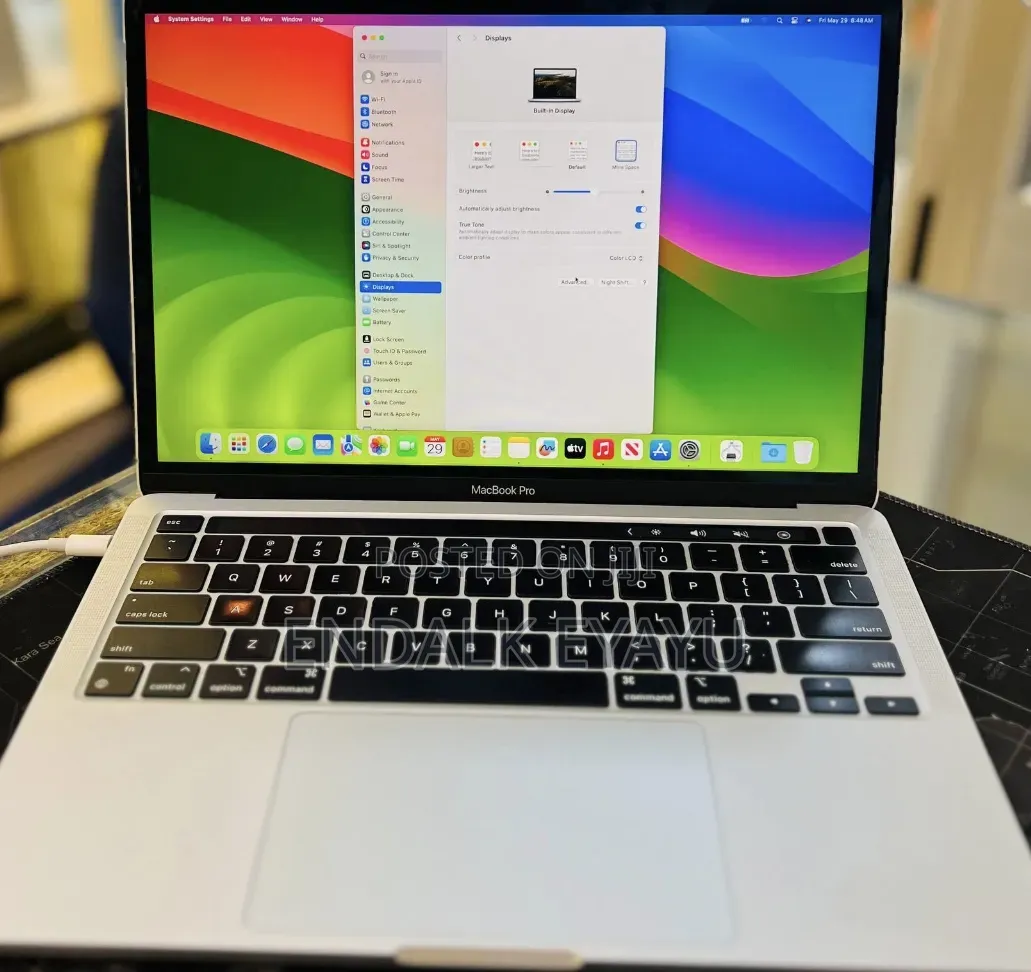 New Laptop Apple MacBook Pro 2021 M1 16GB Apple M1 Pro SSD 256GB