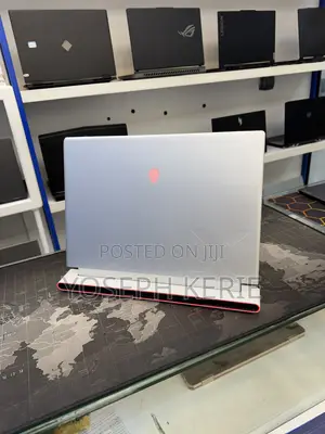 New Laptop Dell Allienware M18 R1 32GB Intel Core i9 SSD 1T