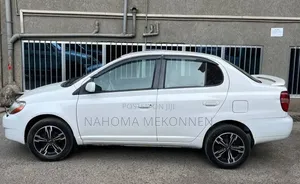 Toyota Platz 2001 White