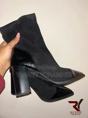 Women’s Black Pointed-Toe Boots – Stylish Elegant Fashion Boots