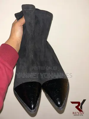 Women’s Black Pointed-Toe Boots – Stylish Elegant Fashion Boots