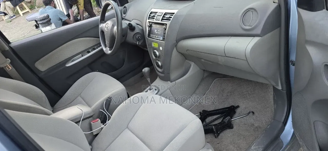 Toyota Yaris 2010 Blue