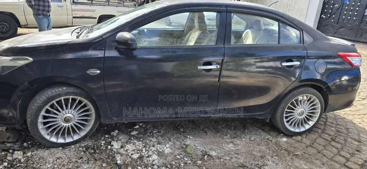 Toyota Yaris 2014 Black