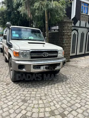 Toyota Land Cruiser 2017 White