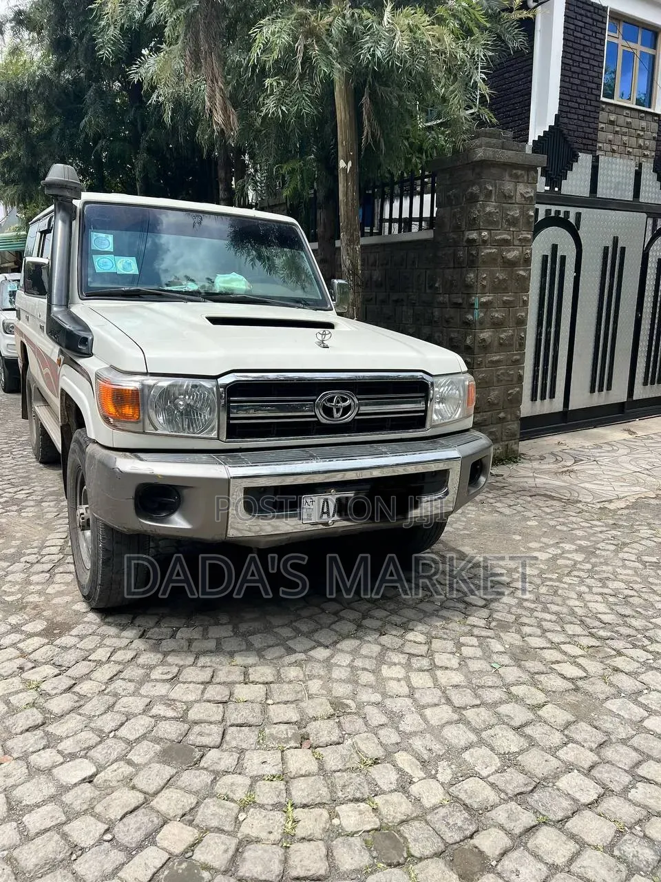Toyota Land Cruiser 2017 White
