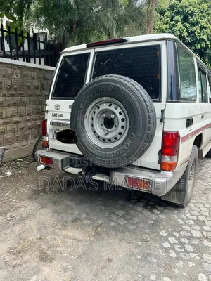Toyota Land Cruiser 2017 White