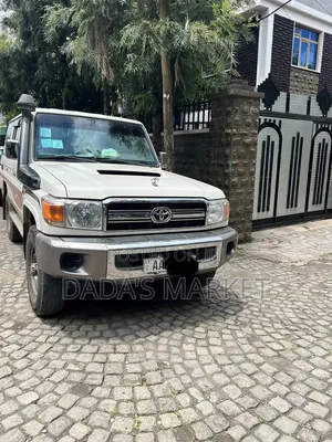 Toyota Land Cruiser 2017 White