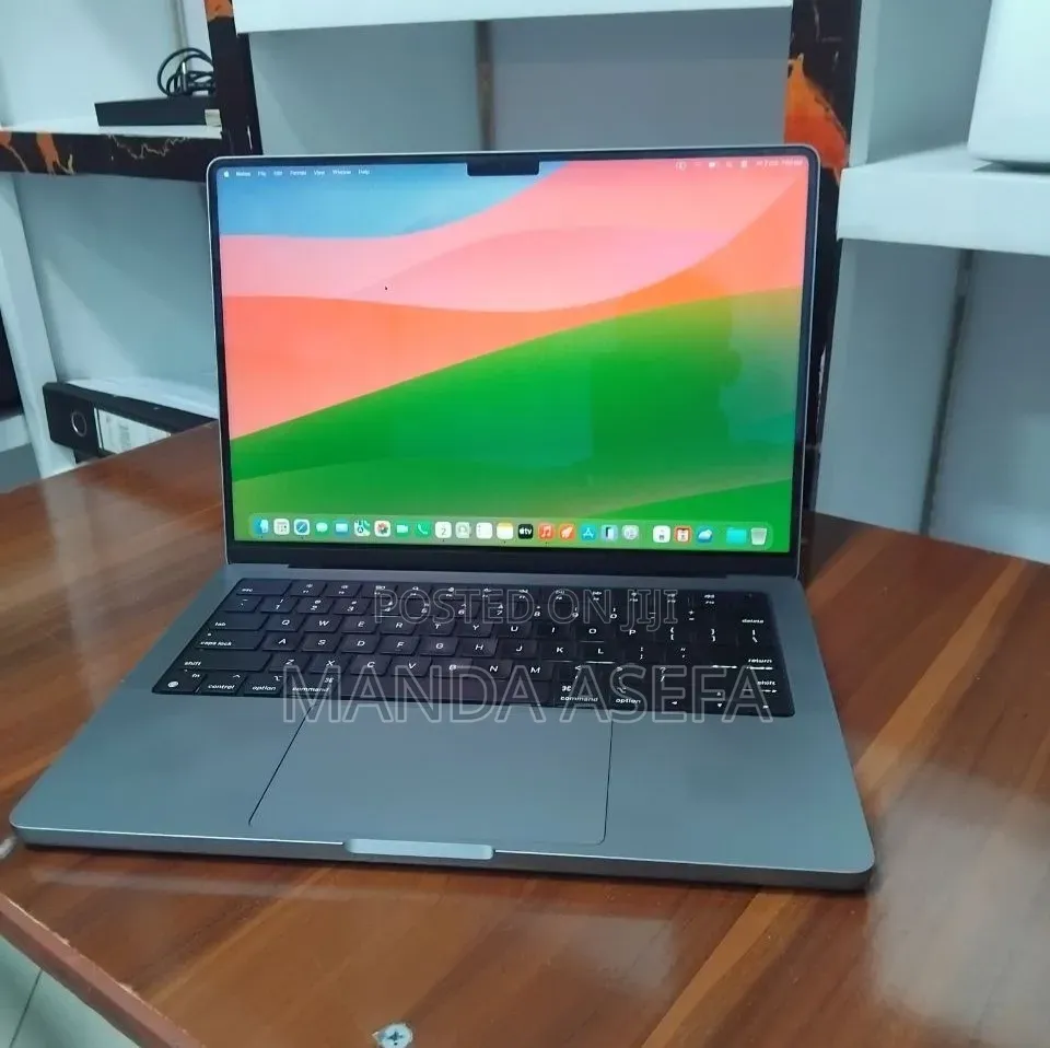 New Laptop Apple MacBook Pro 2021 M1 32GB Apple M1 Pro SSD 512GB