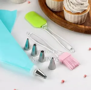 Cake Decorator