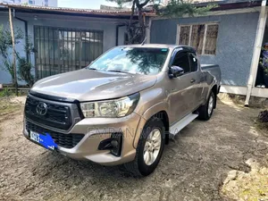 Toyota Hilux 2020 Gray