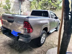 Toyota Hilux 2020 Gray