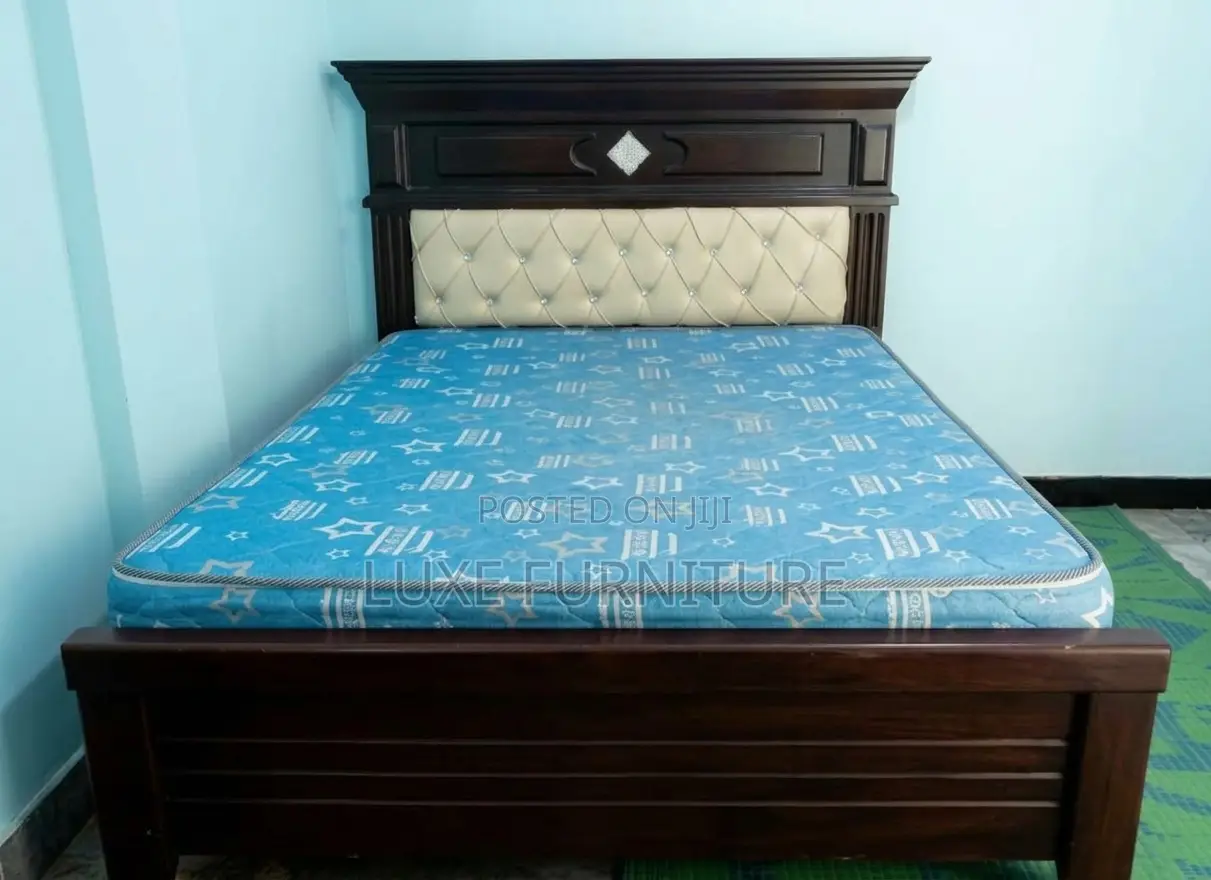 አልጋ + ፍራሽ በጥሩ ደረጃ ላይ ያለ (Dark Wood Bed + Mattress)