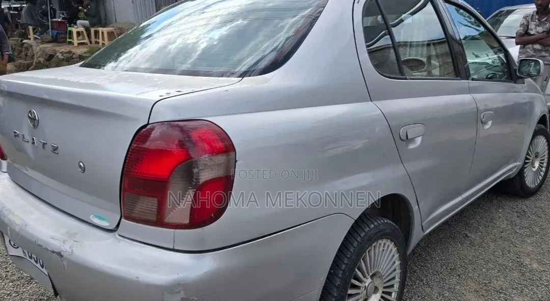 Toyota Platz 2001 Silver