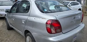 Toyota Platz 2001 Silver