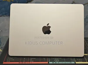 New Laptop Apple MacBook Air 2022 M2 8GB Apple M1 SSD 256GB
