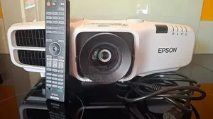 Epson CB-4850WU 3LCD Full HD Professional Projector. 4,500 Lumens