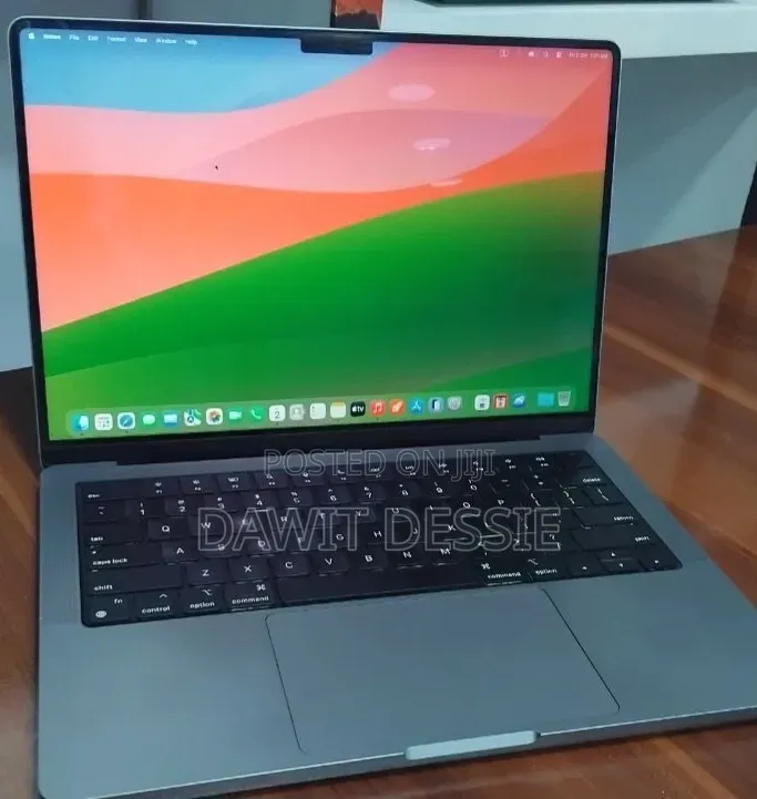 New Laptop Apple MacBook Pro 2021 M1 32GB Apple M1 Pro SSD 512GB